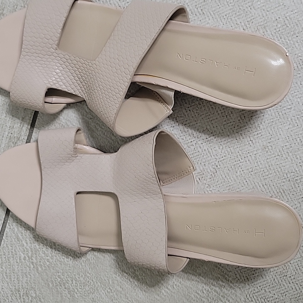 H by Halston Regan Pink Leather Cut Out Mini Wedge, 10M